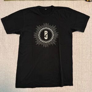 USED / EXCLUSIVE. Ten Club Offical Pearl Jam t-shirt, 25th anniversary. Size M.
